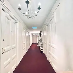 Senate Отель